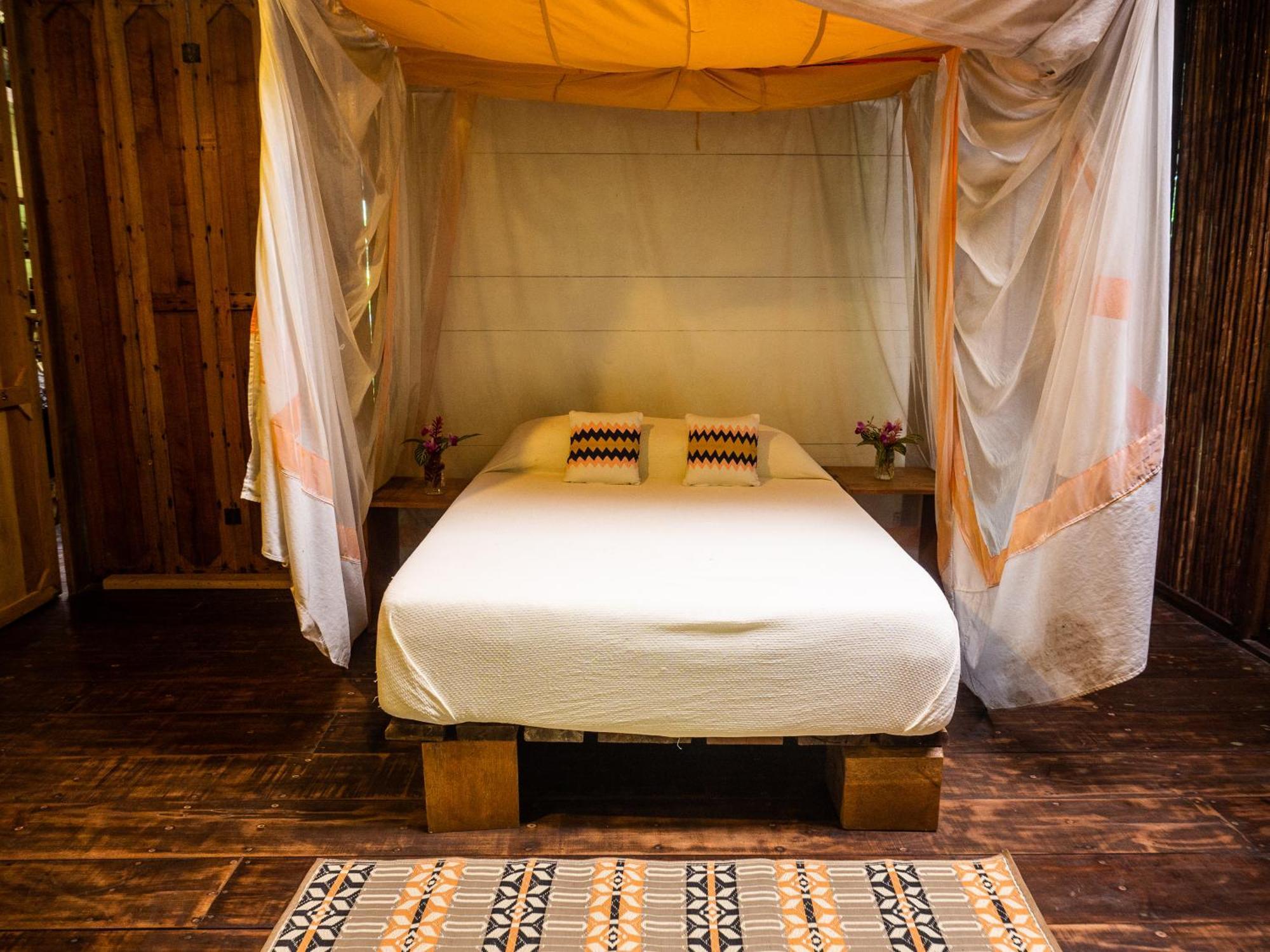 La Loma Jungle Lodge And Chocolate Farm Bocas del Toro Habitación foto